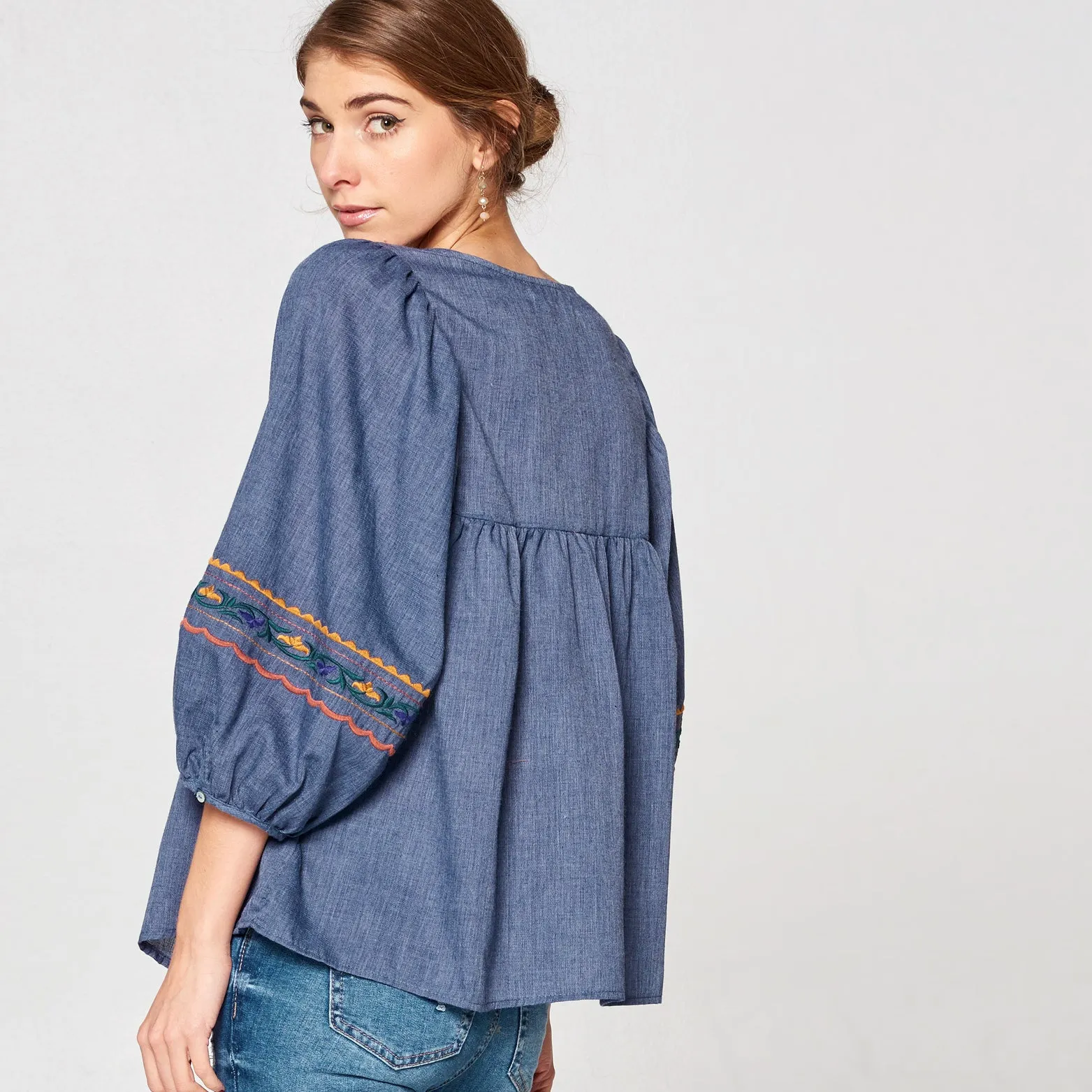 Embroidered Puff Sleeve Top