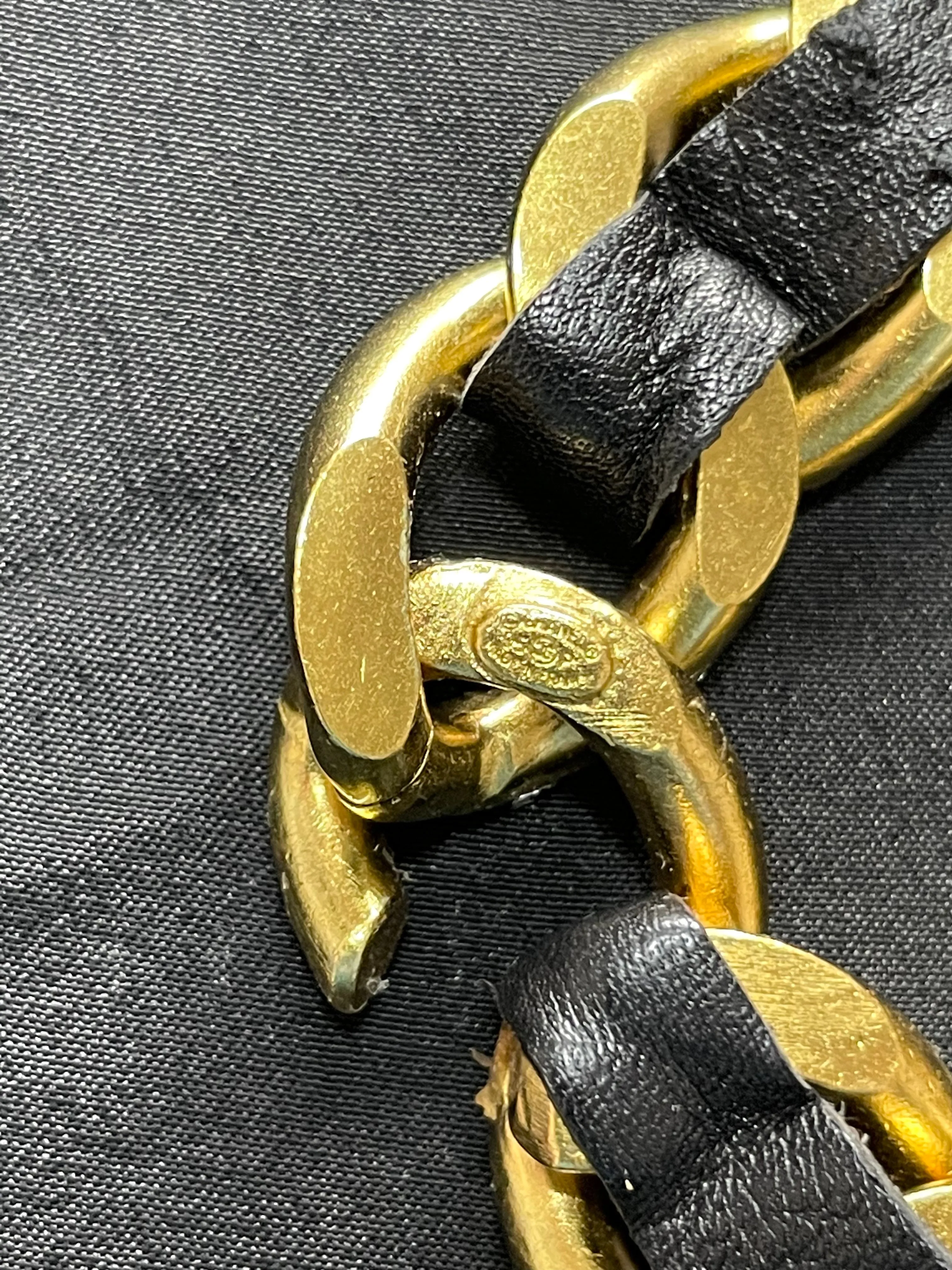 MINT. Vintage Chanel golden chain and black bracelet with CC motifs. Must have 90s classic jewelry from Chanel. 0411272