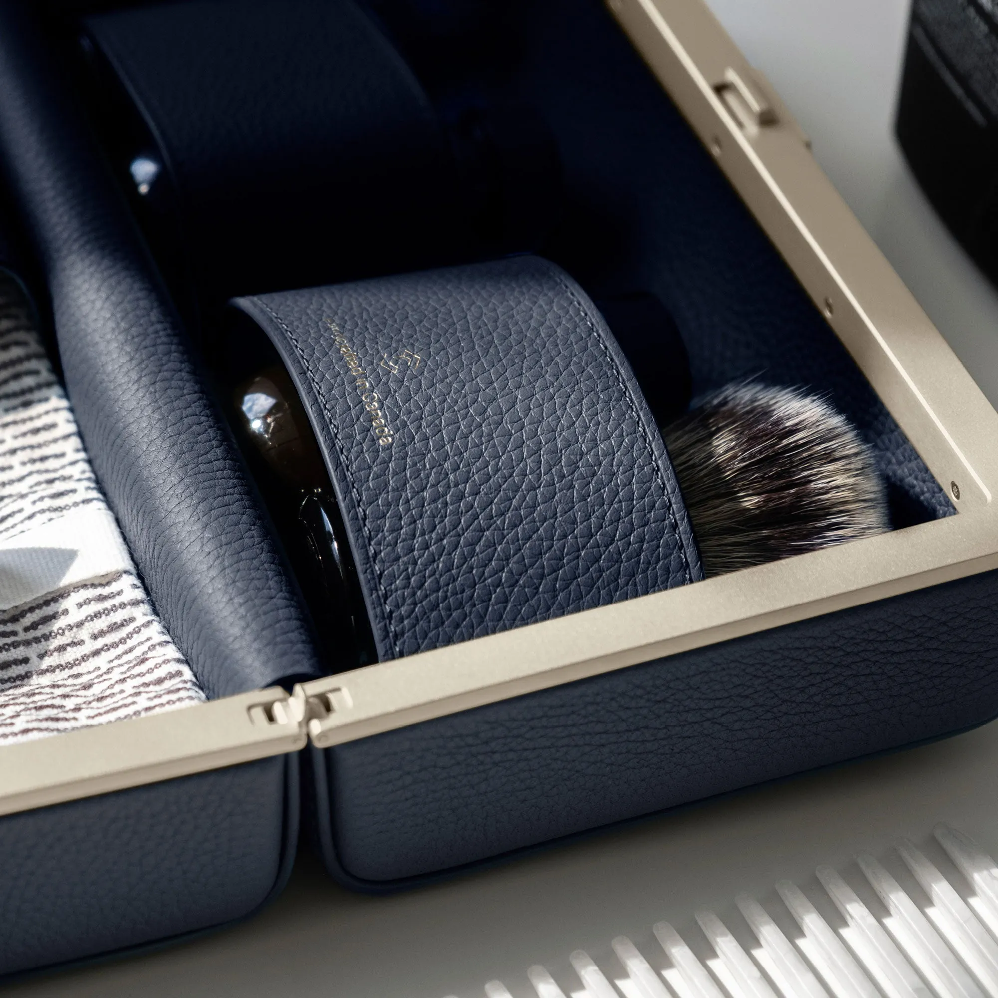 MORAINE TOILETRY BAG - MARINE / CHAMPAGNE